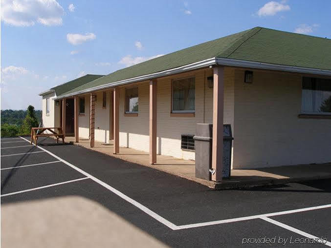 Red Carpet Inn & Suites New Cumberland Extérieur photo
